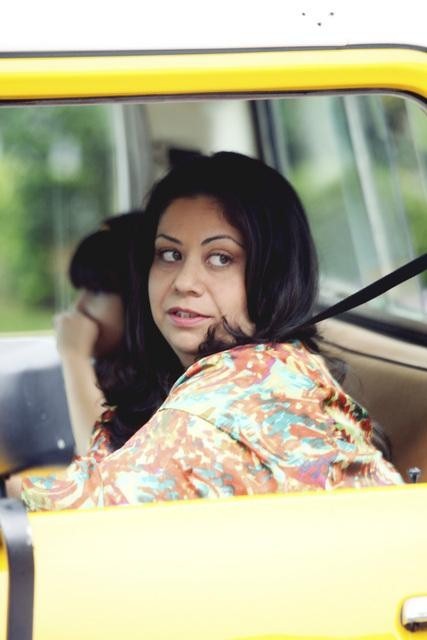 Still of Carla Jimenez and Cecilia Balagot in Nusivylusios namu seimininkes (2004)