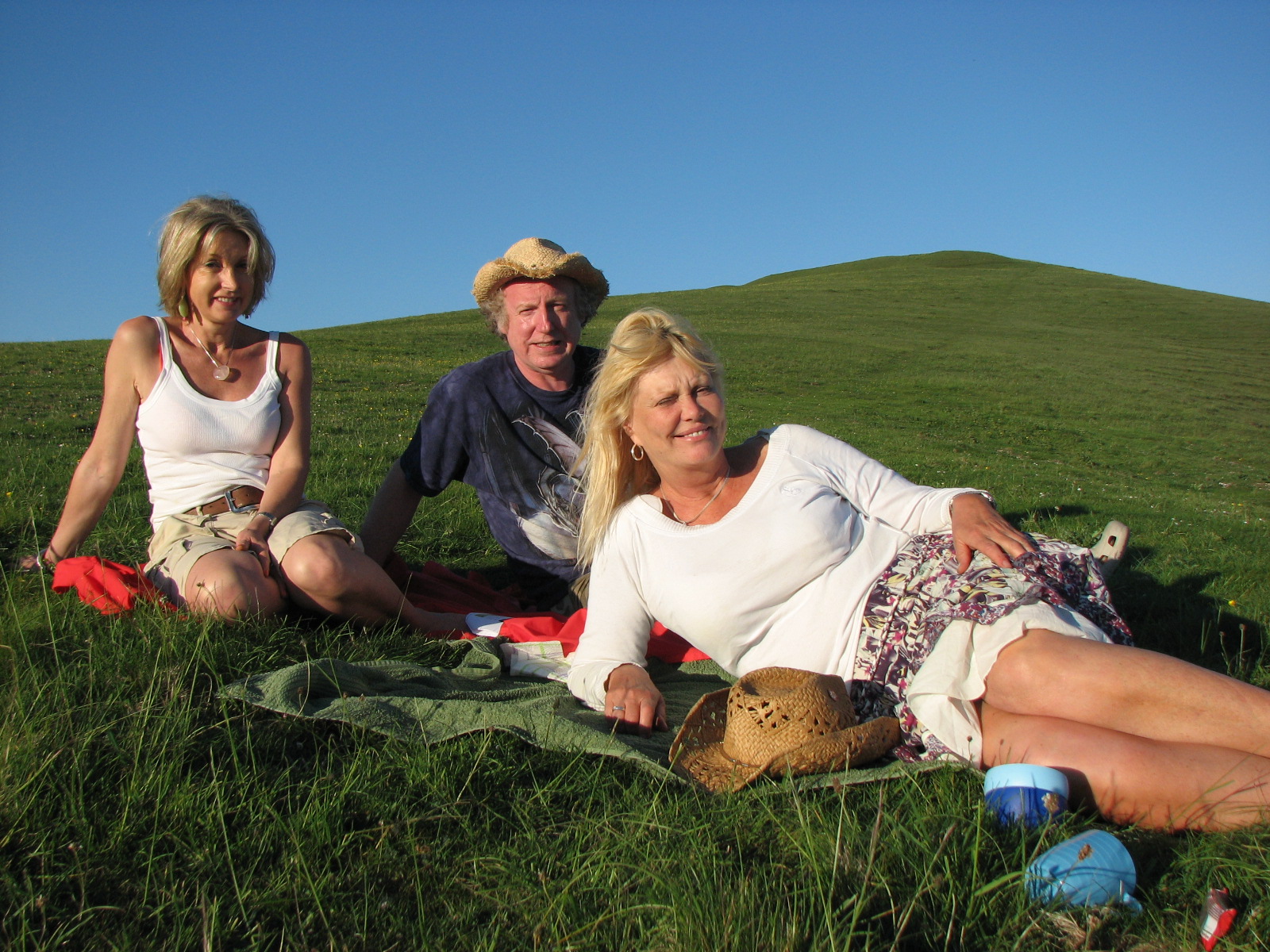 Vickey Angel , with Miles Johnston and Anne Hess during a Crop Circle shoot in June 2010. Knap Hill, Wilsthire.