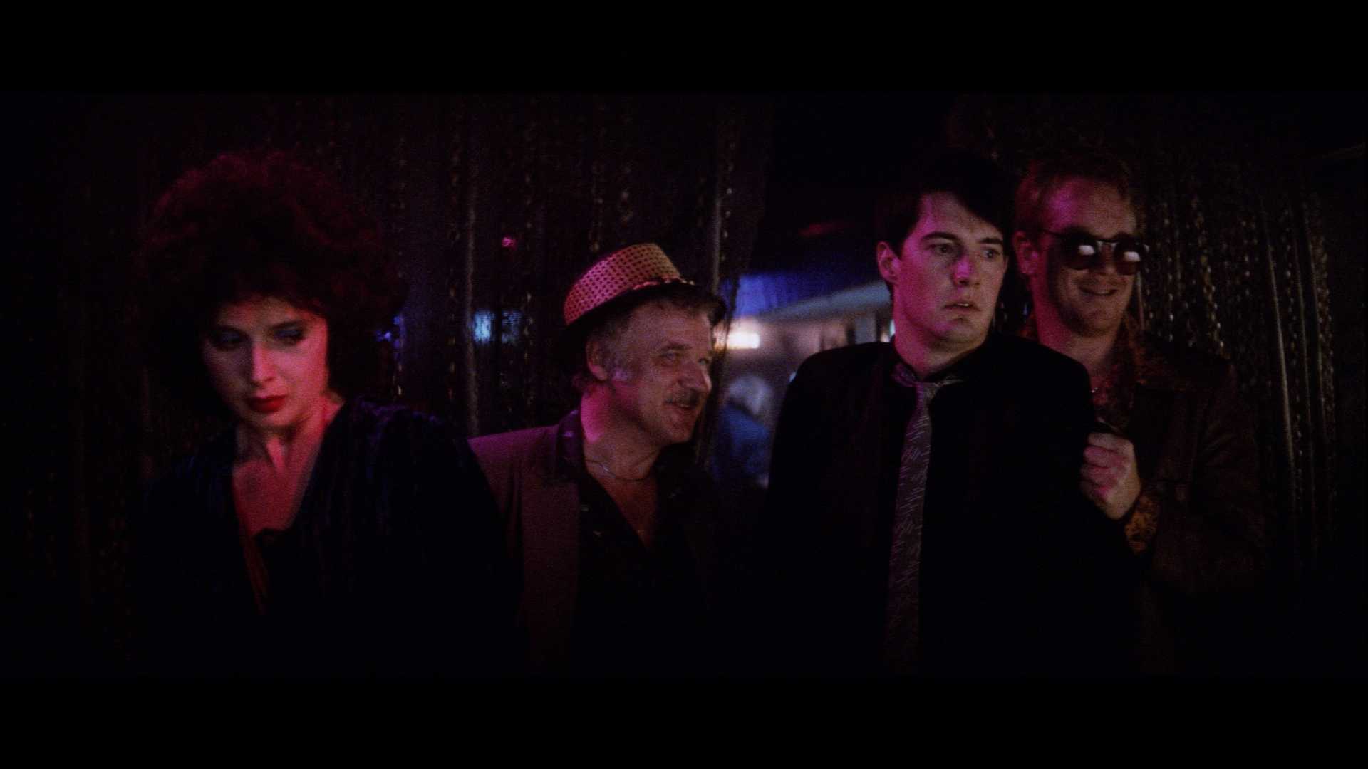 Still of Isabella Rossellini, Kyle MacLachlan and Jack Nance in Blue Velvet (1986)