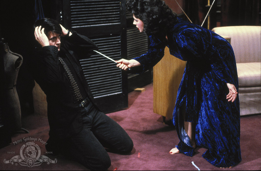 Still of Isabella Rossellini and Kyle MacLachlan in Blue Velvet (1986)