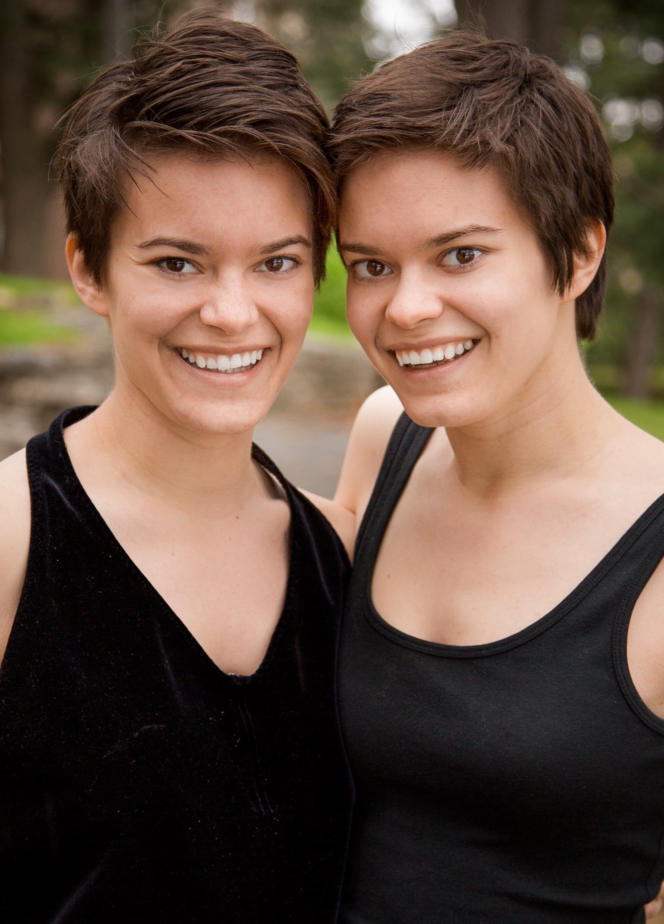 Identical twins Emily and Elizabeth Hinkler