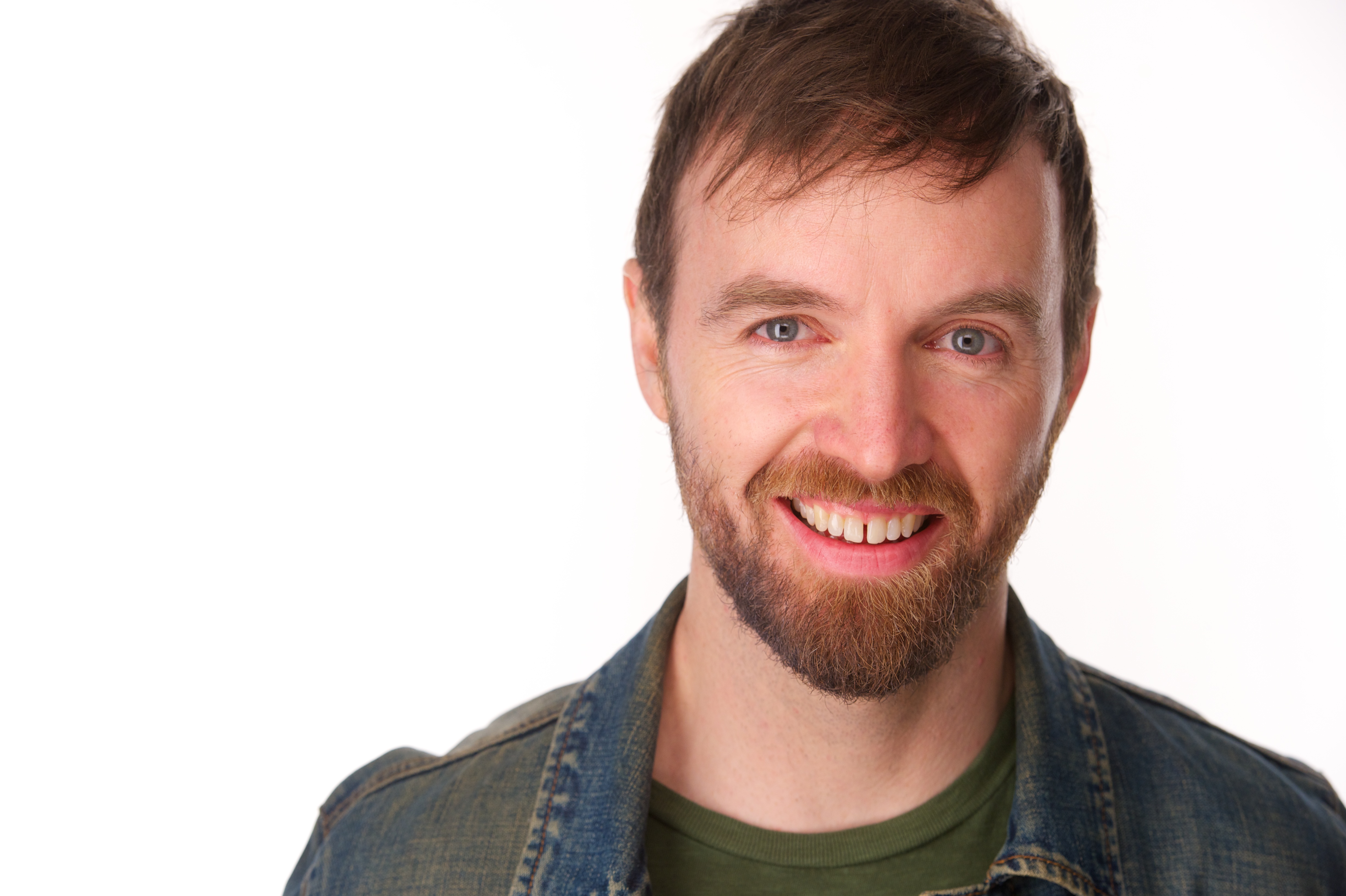 Jay Dunn is former professional blackjack card counter with an MIT crew offshoot, Brooklyn-based actor and Lecoq-trained devising performer who creates original, outrageous and beautiful physical comedy in theater and film.