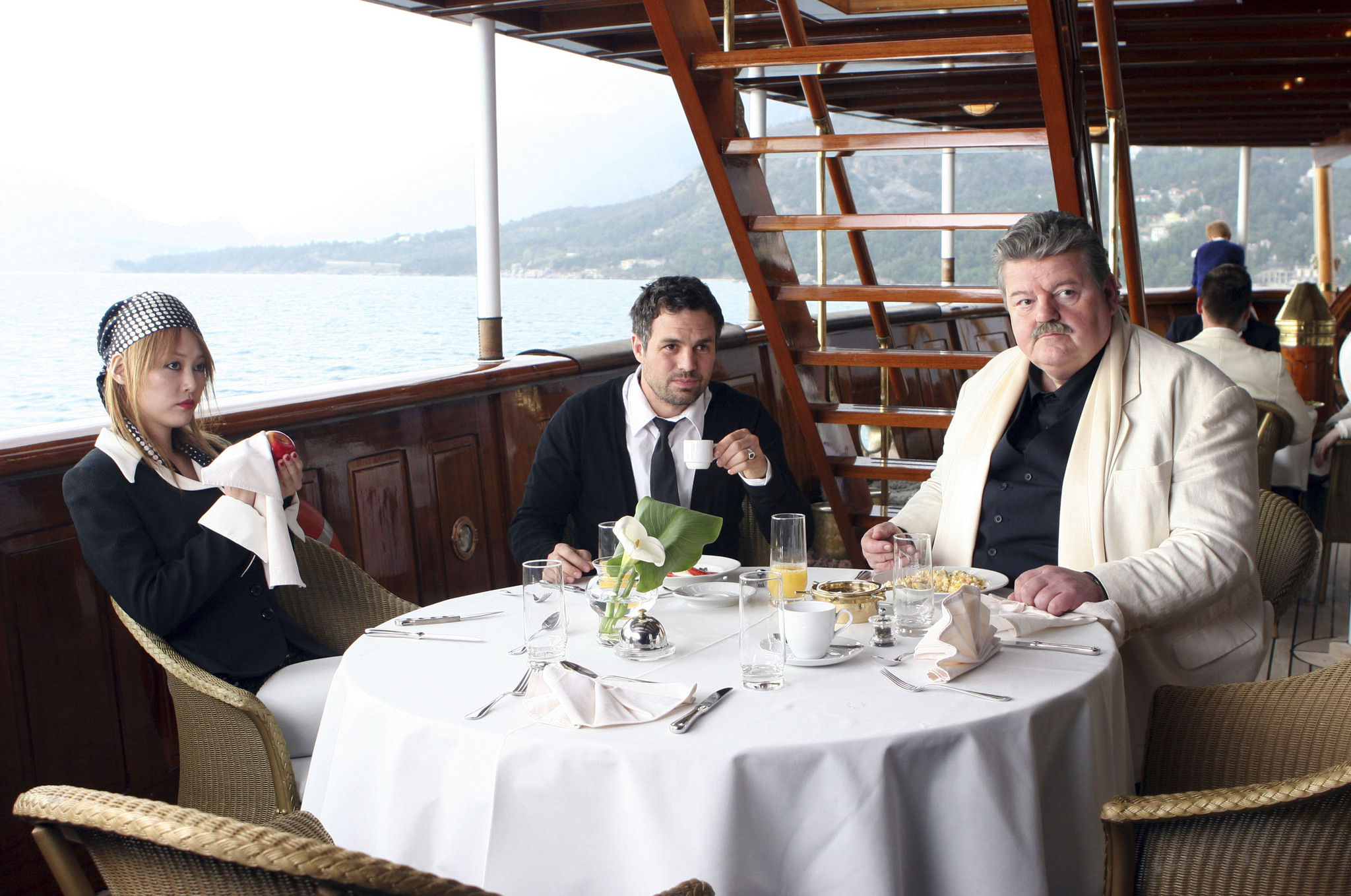 Still of Robbie Coltrane, Rinko Kikuchi and Mark Ruffalo in The Brothers Bloom (2008)