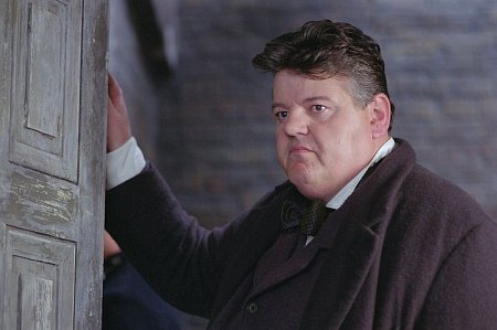 Sgt. Godley (Robbie Coltrane) finds himself drawn deepen into the mystery surrounding the gruesome murders in the Whitechapel district of London.