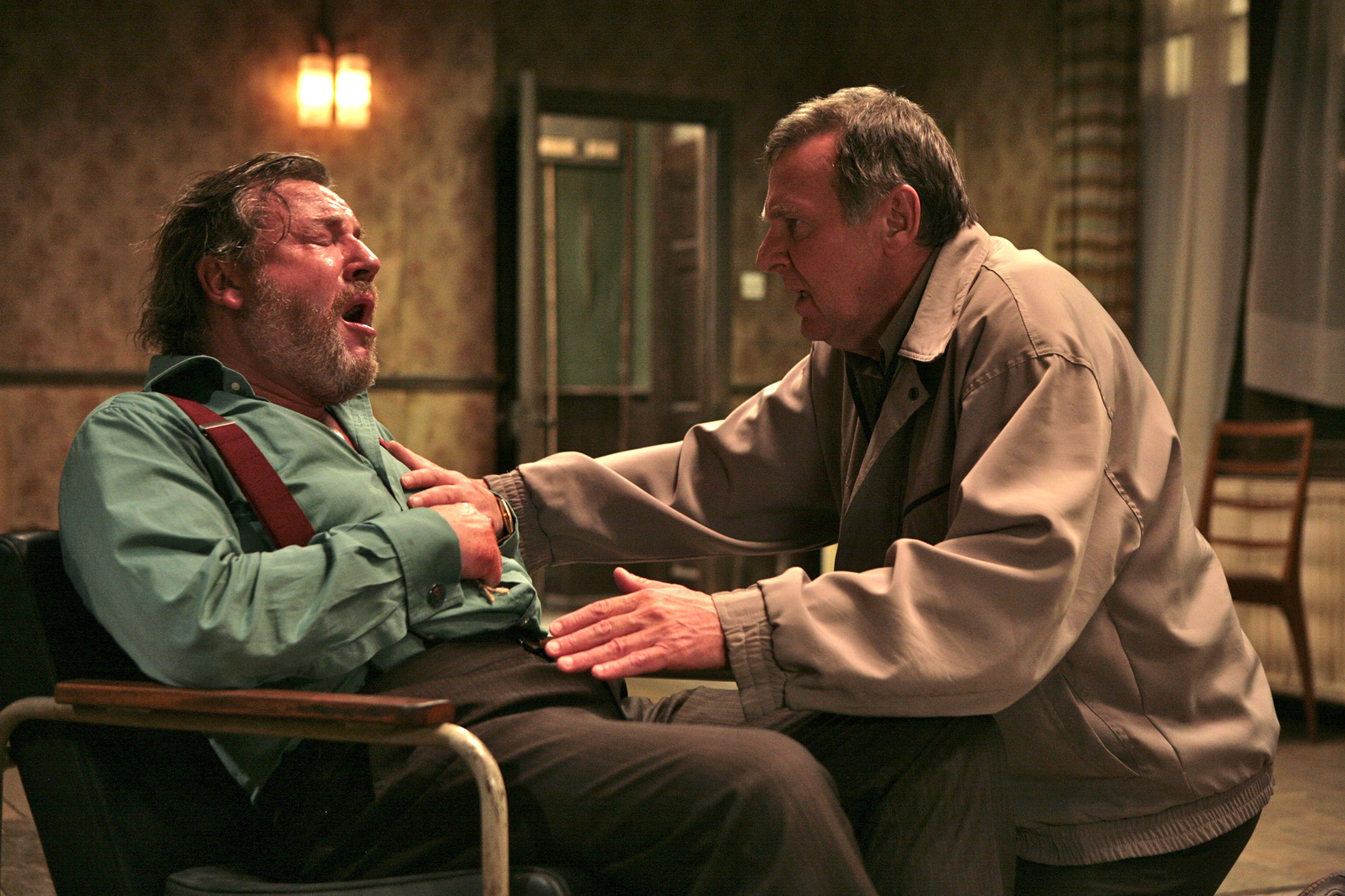 Still of Tom Wilkinson and Ray Winstone in 44 Inch Chest (2009)