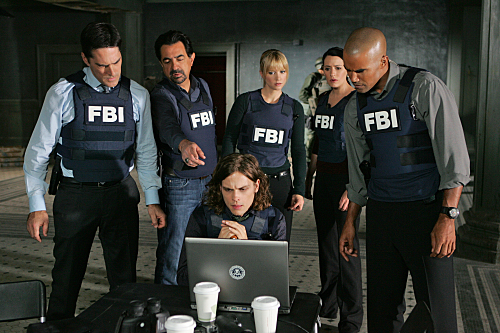 Joe Mantegna, Thomas Gibson, Shemar Moore, Paget Brewster, A.J. Cook and Matthew Gray Gubler in Nusikalstami protai (2005)