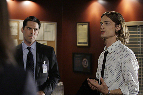 Still of Thomas Gibson and Matthew Gray Gubler in Nusikalstami protai (2005)