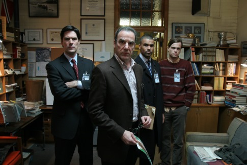 Still of Mandy Patinkin, Thomas Gibson, Shemar Moore and Matthew Gray Gubler in Nusikalstami protai (2005)