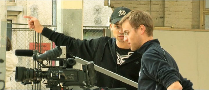 Still of O'Neil Bürgi and Stefan Krapf in Around the World (2007)