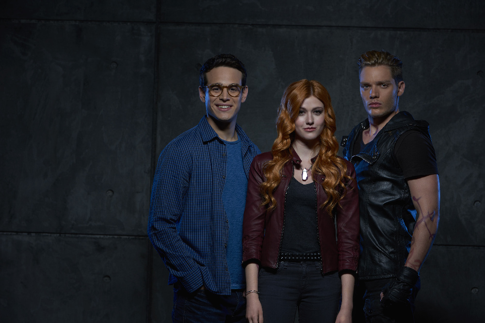 Still of Katherine McNamara, Dominic Sherwood and Alberto Rosende in Shadowhunters (2016)