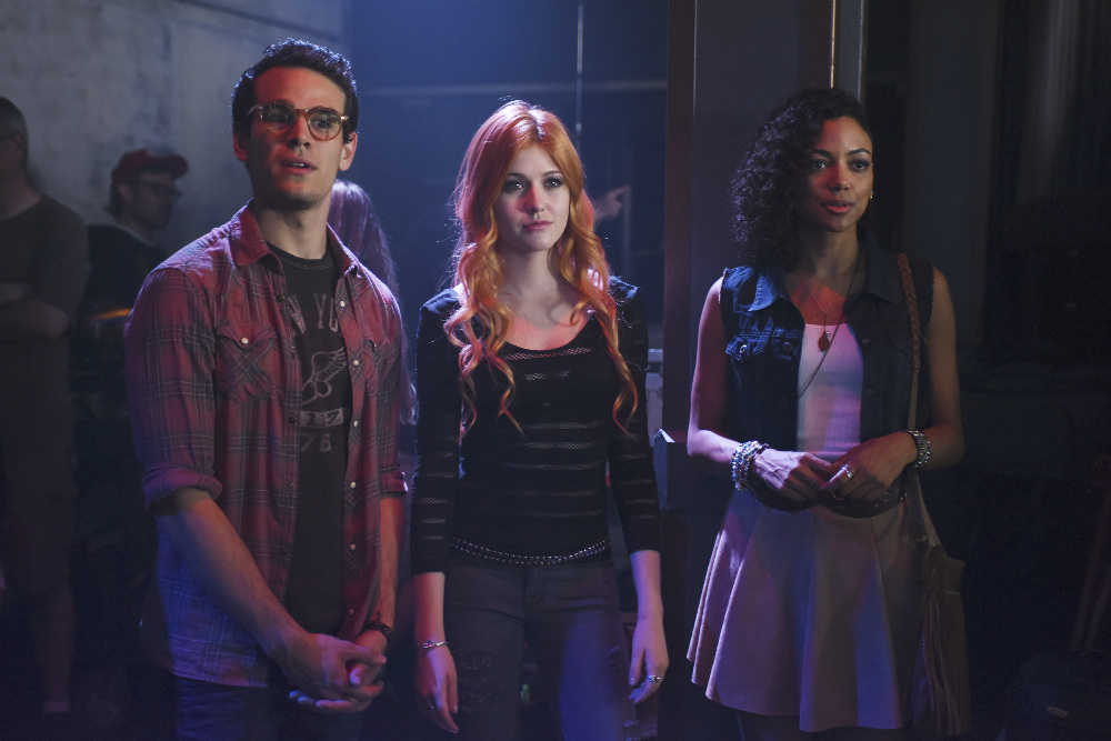 Still of Katherine McNamara, Shailene Garnett and Alberto Rosende in Shadowhunters (2016)