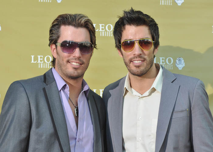 Jonathan Silver Scott and Drew Scott at the 2010 Leo Film & Television Awards.