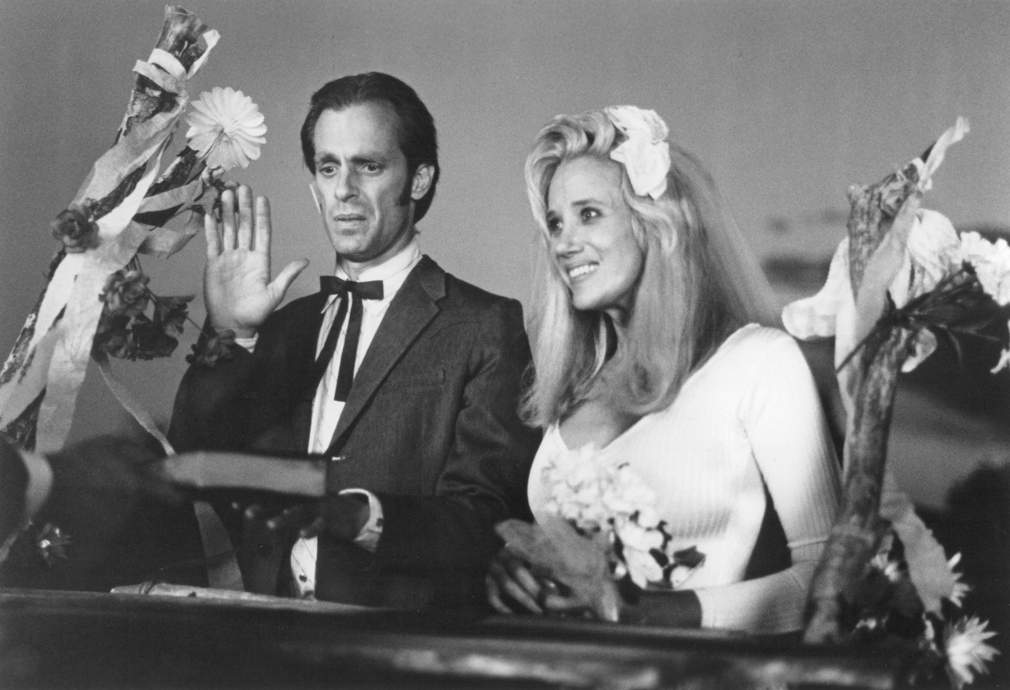 Still of Sally Kirkland and Keith Carradine in Cold Feet (1989)