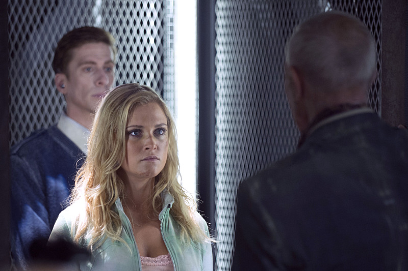 Still of Raymond J. Barry and Eliza Taylor in The 100 (2014)