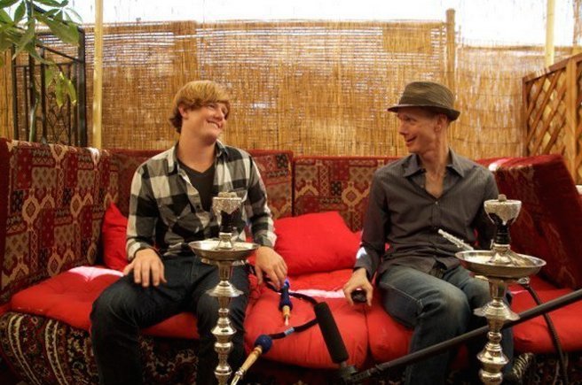 Still of Doug Jones and Jeff Larson in Hookah (2013)