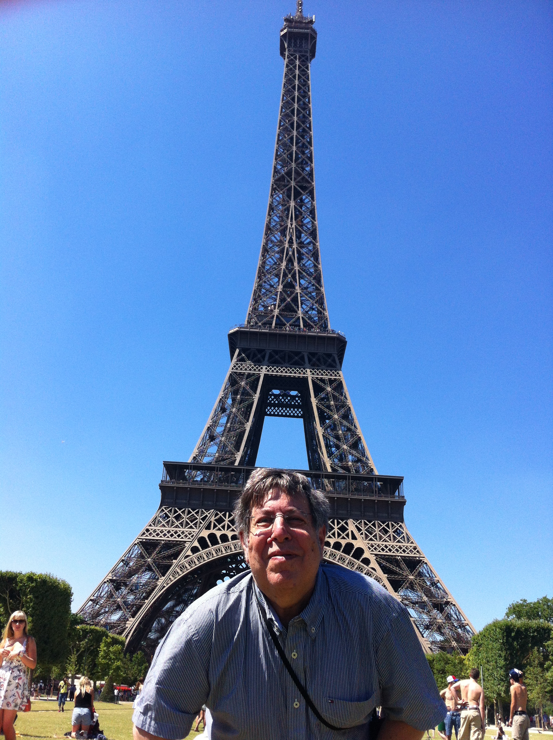 Looks like me at the Eifel Tower