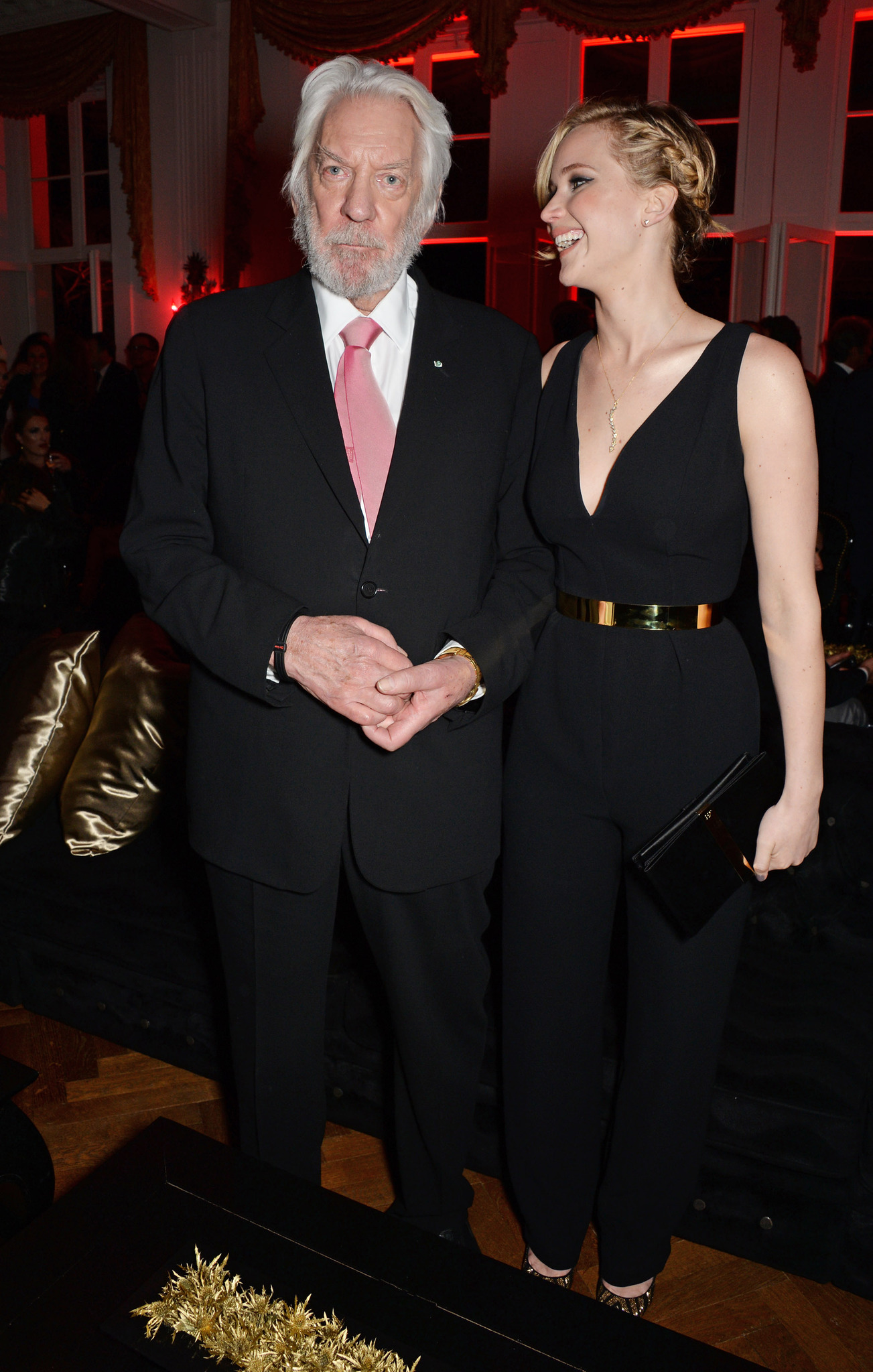 Donald Sutherland and Jennifer Lawrence at event of Bado zaidynes: Strazdas giesmininkas. 1 dalis (2014)
