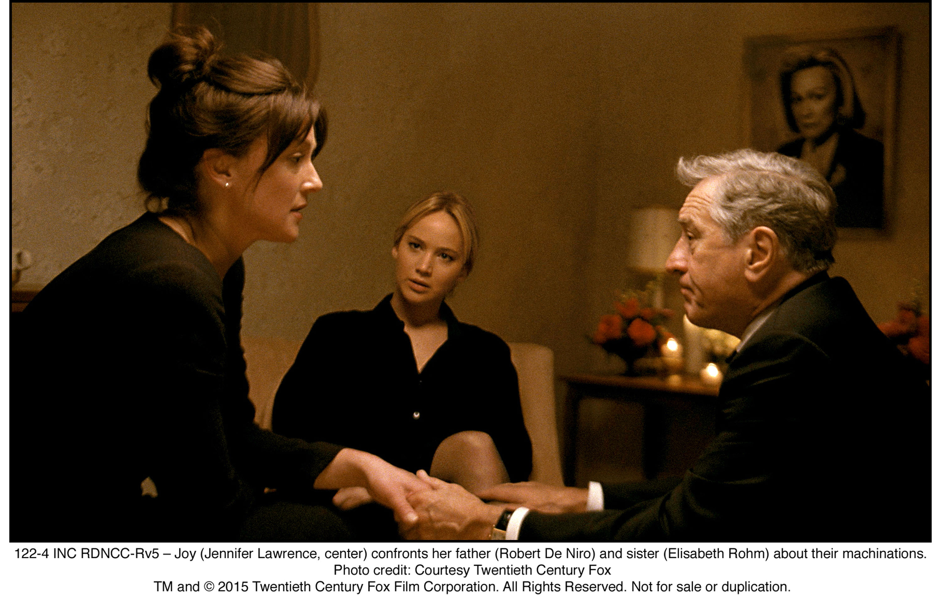 Still of Robert De Niro, Elisabeth Röhm and Jennifer Lawrence in Joy (2015)