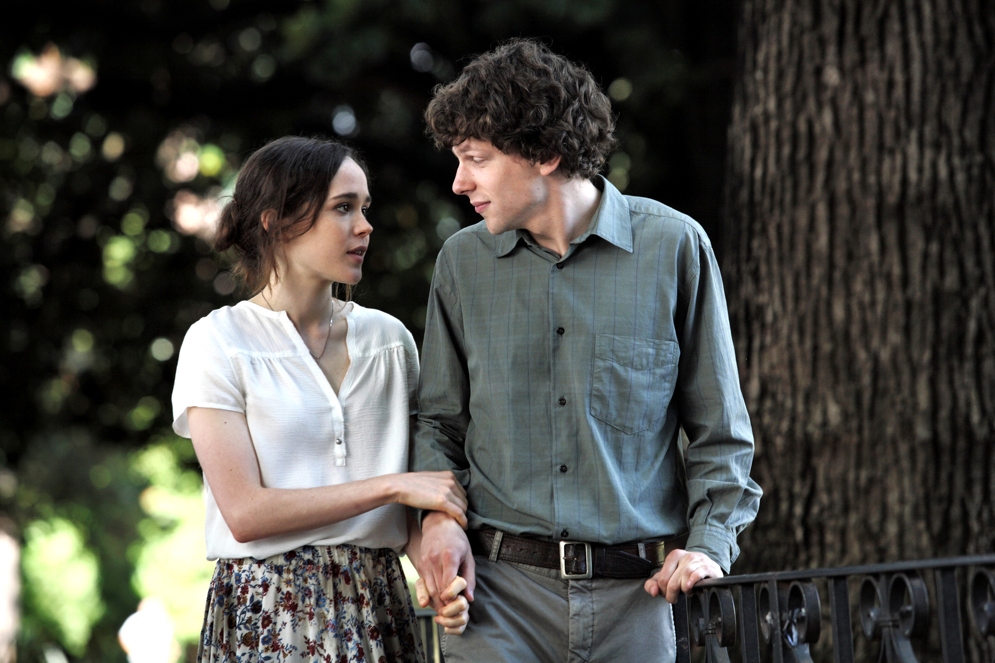 Still of Jesse Eisenberg and Ellen Page in I Roma su meile (2012)