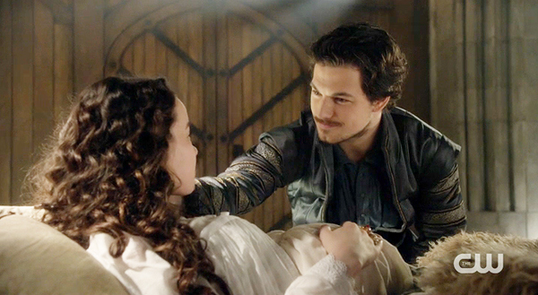 Giacomo Gianniotti and Anna Popplewell, in REIGN.