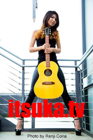 Itsuka with Gibson Guitar
