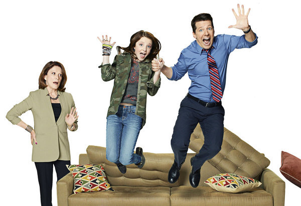 Still of Sean Hayes, Linda Lavin and Samantha Isler in Sean Saves the World (2013)