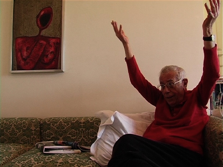 Still of Bahman Mohasses in Fifi az khoshhali zooze mikeshad (2013)