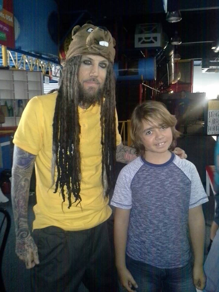 Jean Nasser with Brian Welch while shooting his new video.