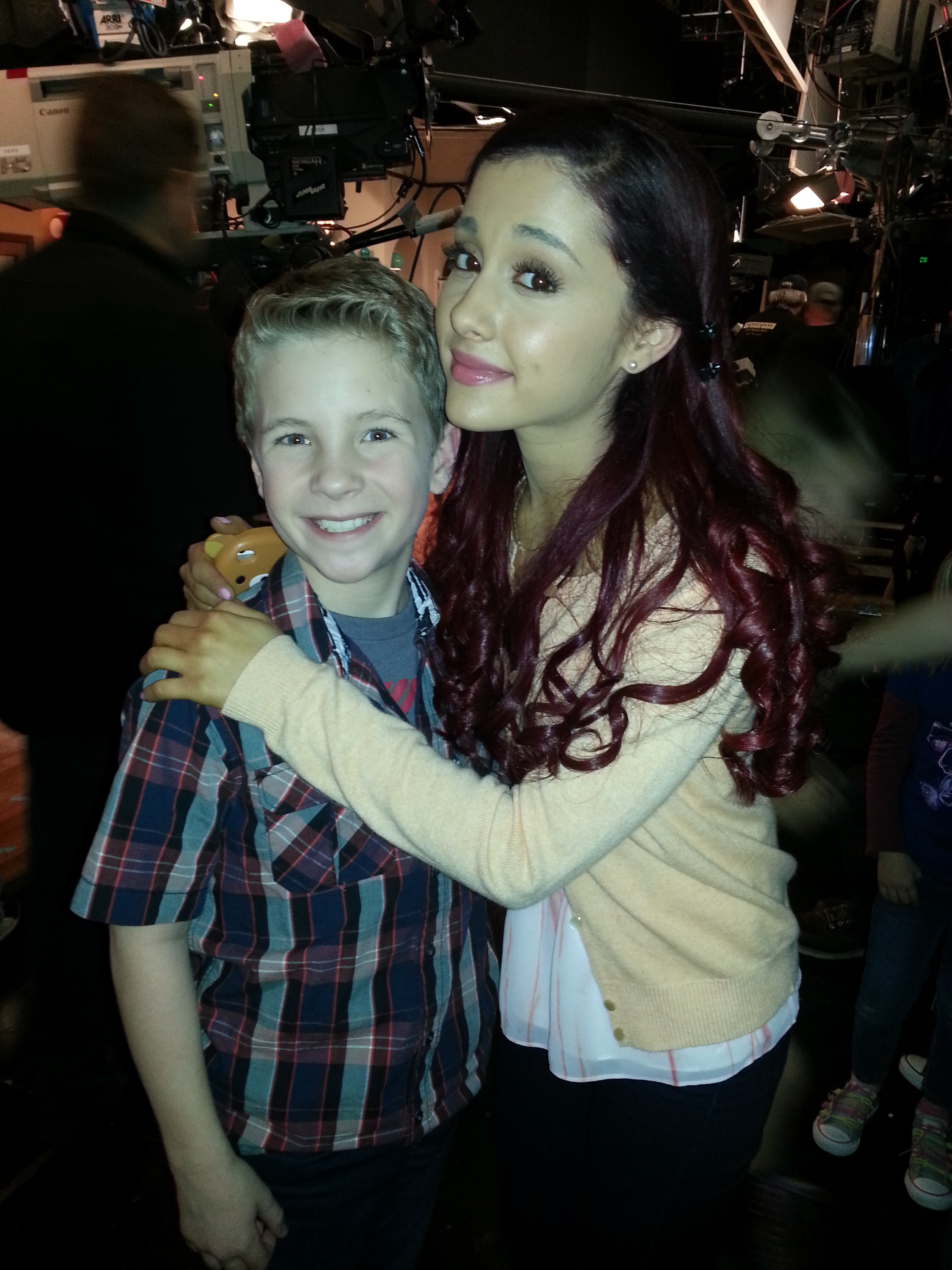Justin Ellings with Ariana Grande on the set of Sam and Cat