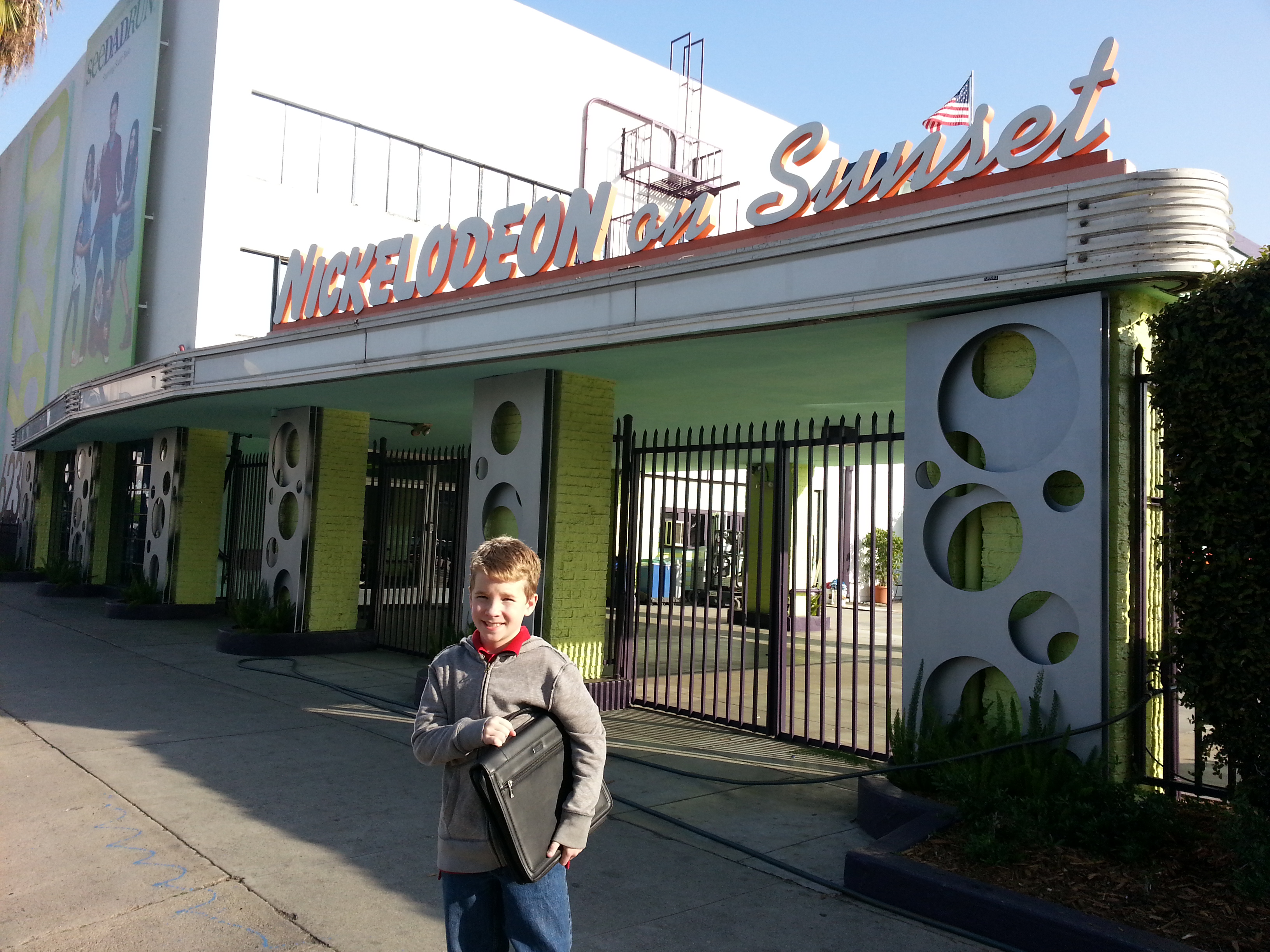 Justin outside of Nickelodeon Studios getting ready to go in and guest star on Sam and Cat