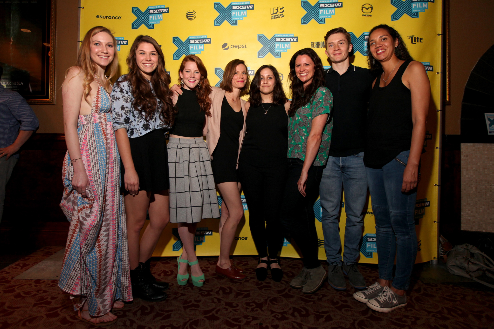 Jennifer Lafleur, Lindsay Burdge, Hannah Fidell, Molly McMichael, Dillon Cavitt, Elizabeth Lestina and Alysia Lucas at event of 6 Years (2015)