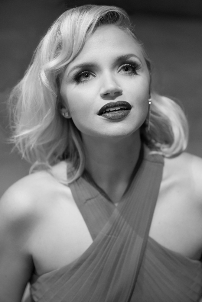 Film Noir. Veronika Dash