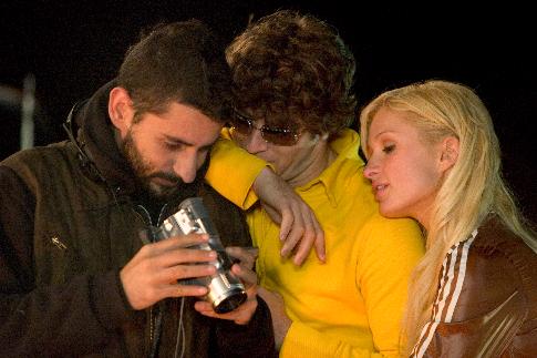 Jon Abrahams, Paris Hilton and Jaume Collet-Serra in Vasko namai (2005)