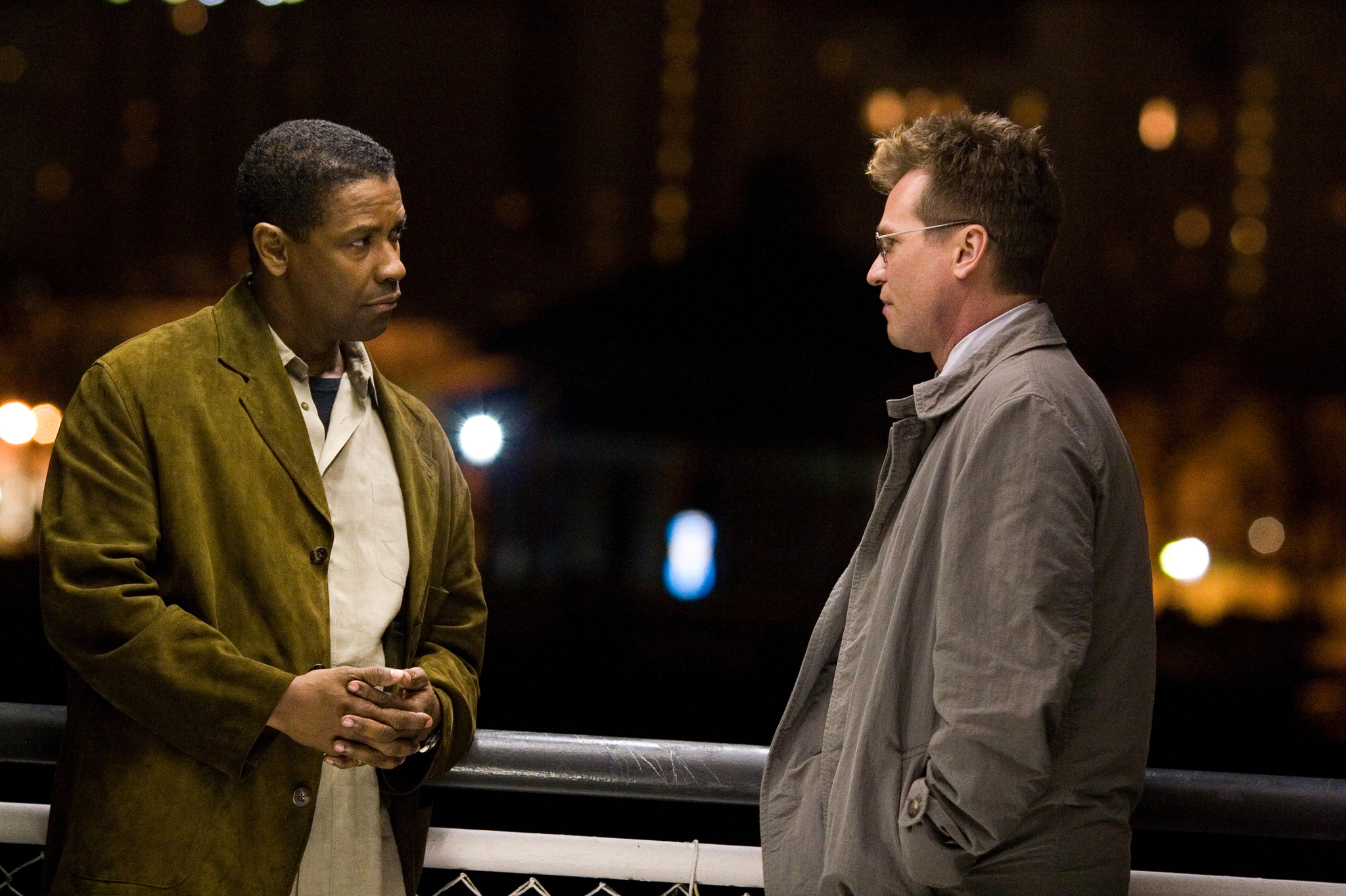 Still of Val Kilmer and Denzel Washington in Deja Vu (2006)