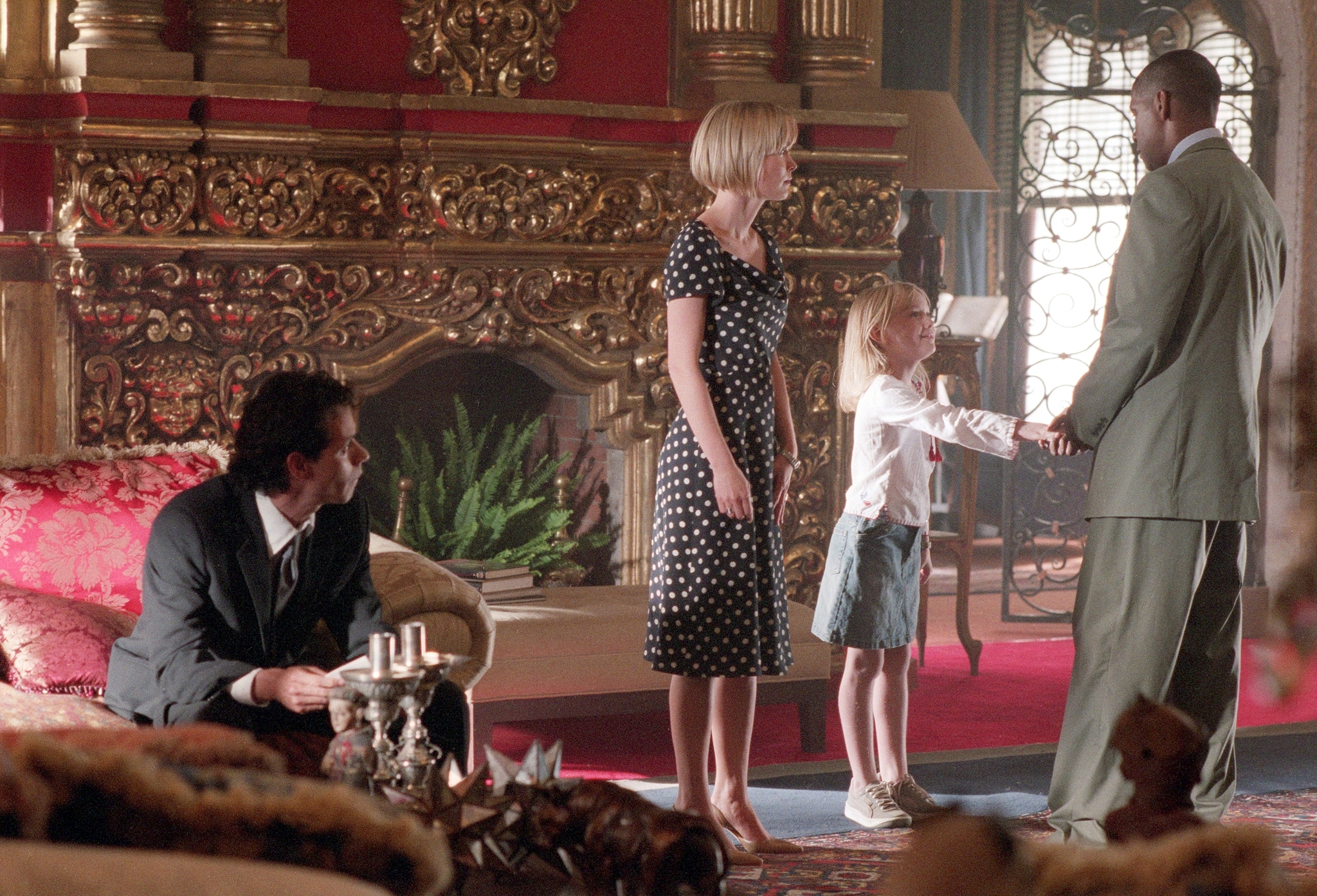 Still of Denzel Washington, Marc Anthony, Dakota Fanning and Radha Mitchell in Degantis zmogus (2004)