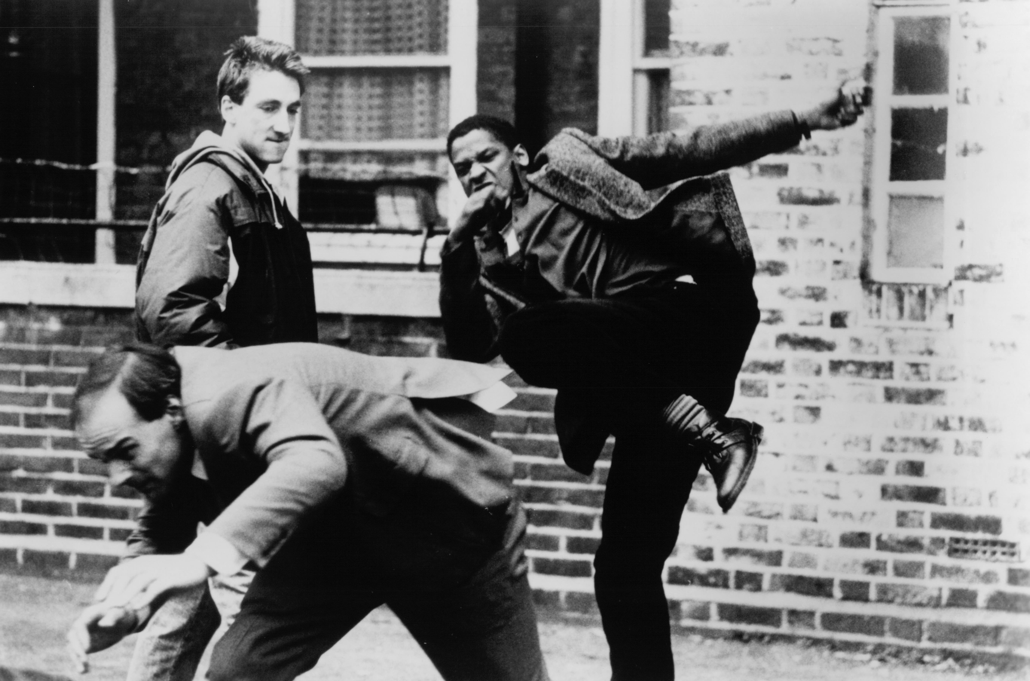 Still of Denzel Washington in For Queen & Country (1988)