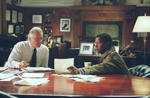 Still of Denzel Washington and Jon Voight in The Manchurian Candidate (2004)