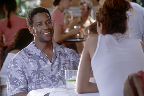 Still of Denzel Washington and Eva Mendes in Out of Time (2003)