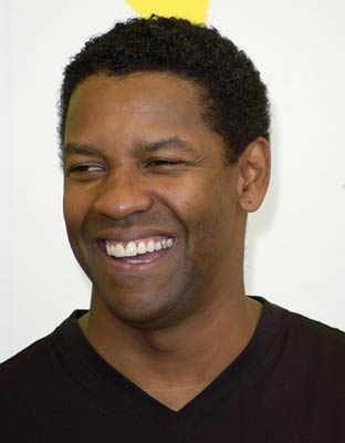 Denzel Washington at event of Isbandymu diena (2001)