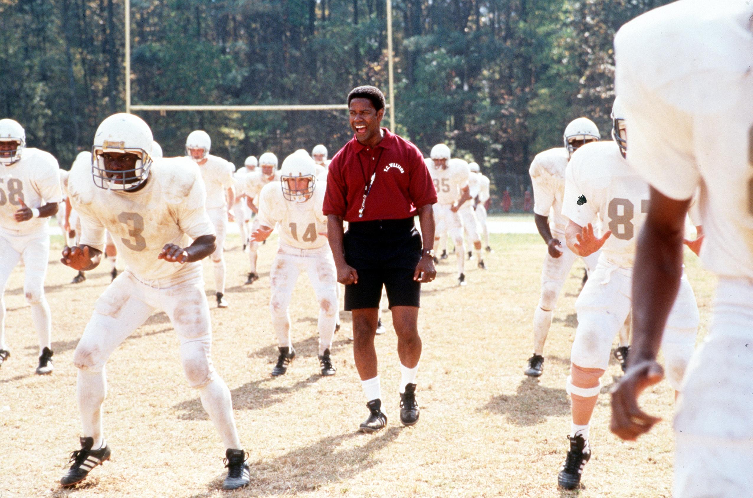 Still of Denzel Washington in Remember the Titans (2000)