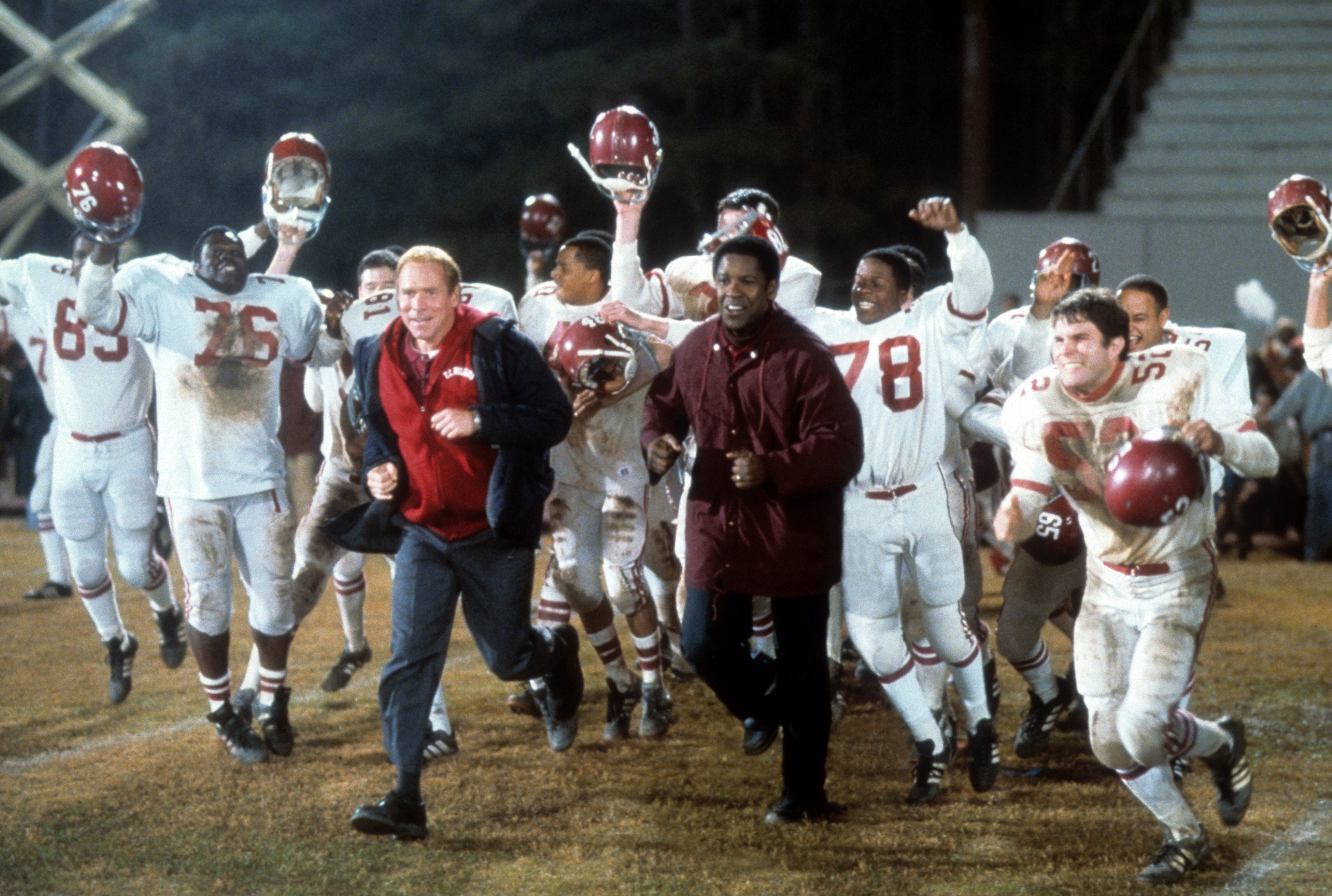 Still of Denzel Washington and Will Patton in Remember the Titans (2000)