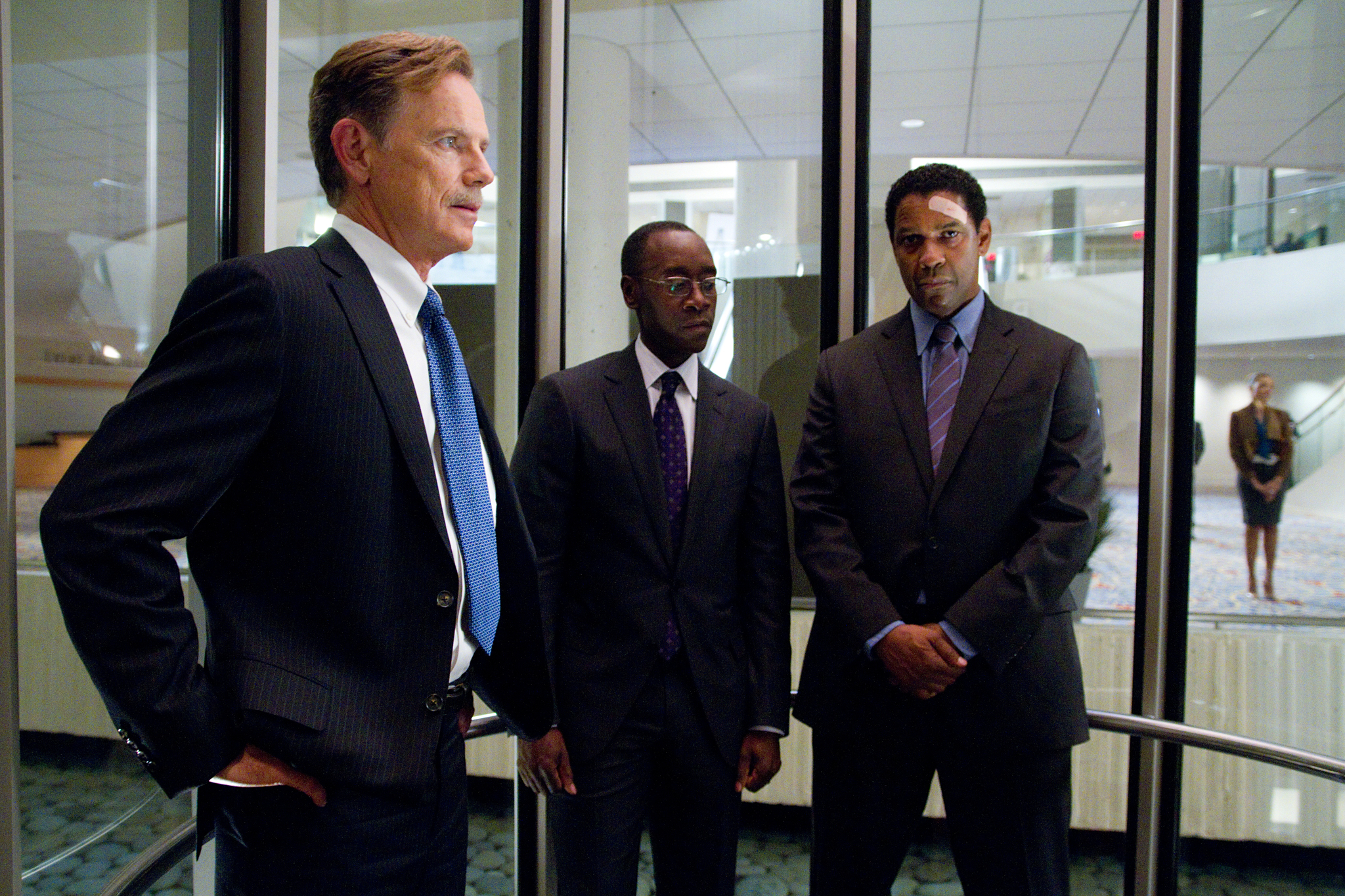 Still of Denzel Washington, Don Cheadle and Bruce Greenwood in Skrydis (2012)