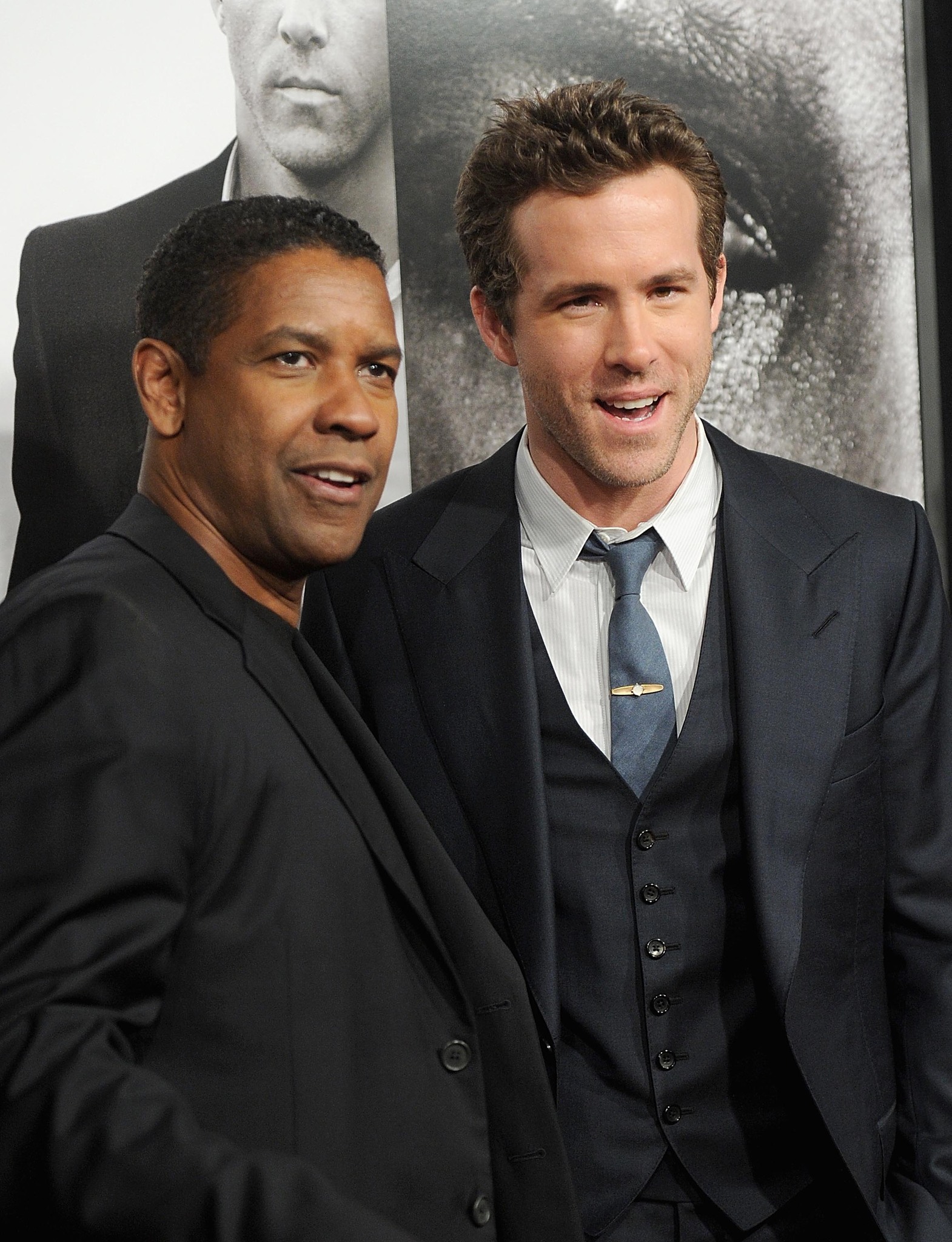 Denzel Washington and Ryan Reynolds at event of Nesaugus prieglobstis (2012)