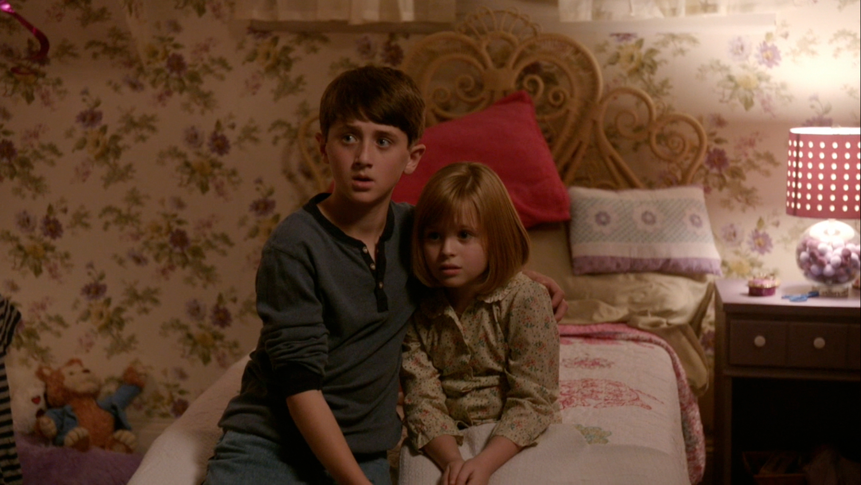 Still of Sawyer Barth and Lulu Wilson in Black Box