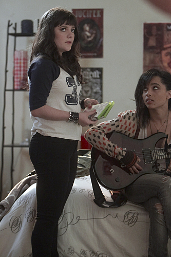 Still of Madeleine Martin and Zoë Kravitz in Nuodemingoji Kalifornija (2007)