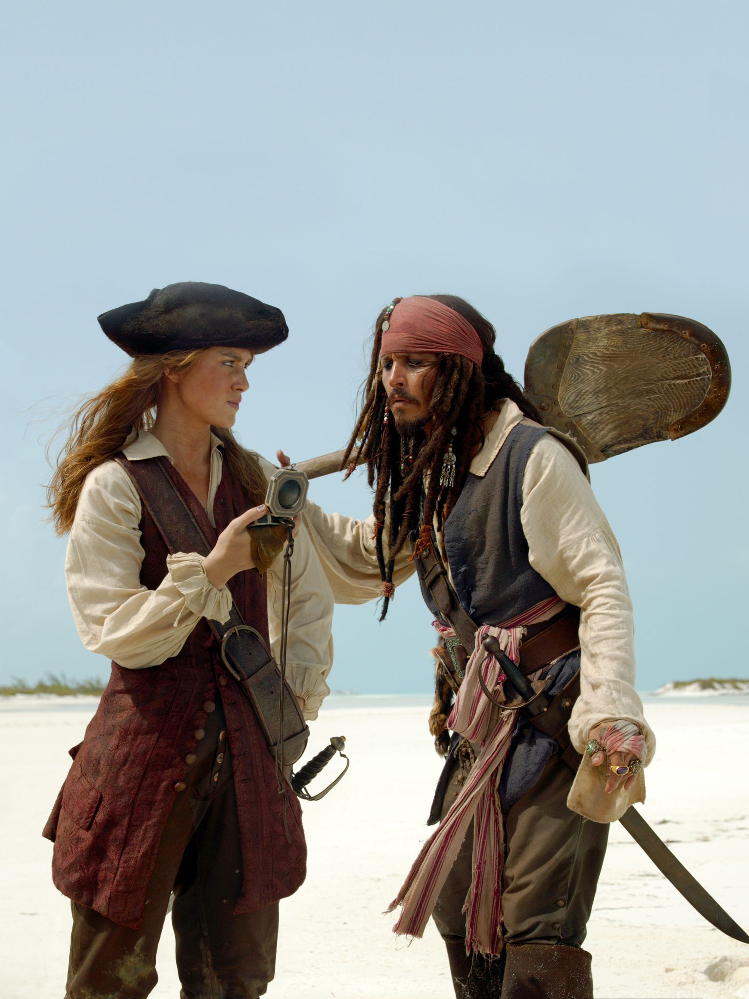 Still of Johnny Depp and Keira Knightley in Karibu piratai: numirelio skrynia (2006)