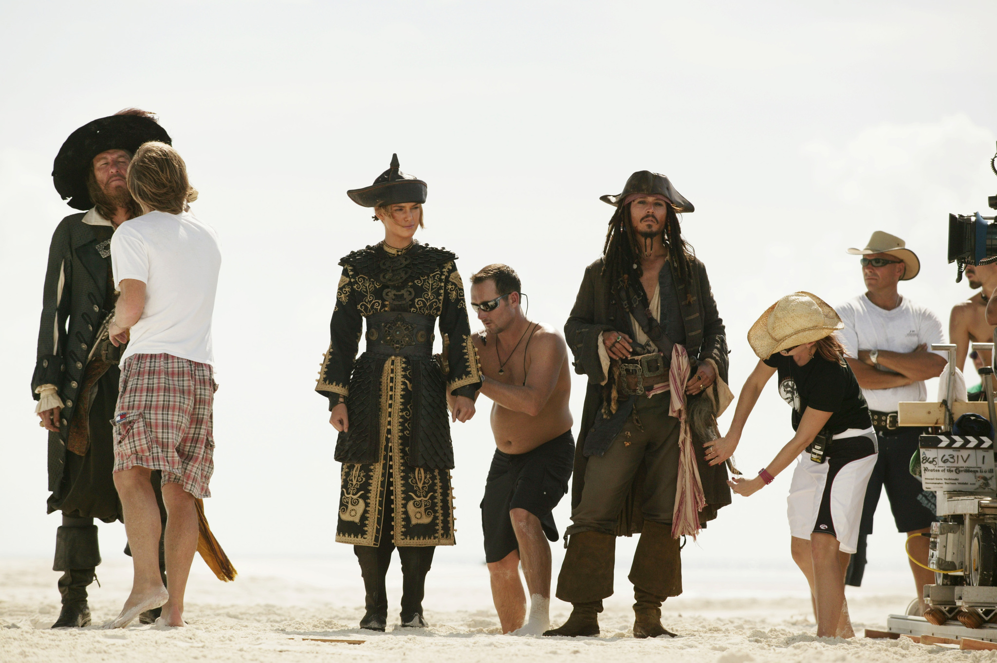 Still of Johnny Depp, Geoffrey Rush, Mark Harden and Keira Knightley in Karibu piratai: pasaulio pakrasty (2007)