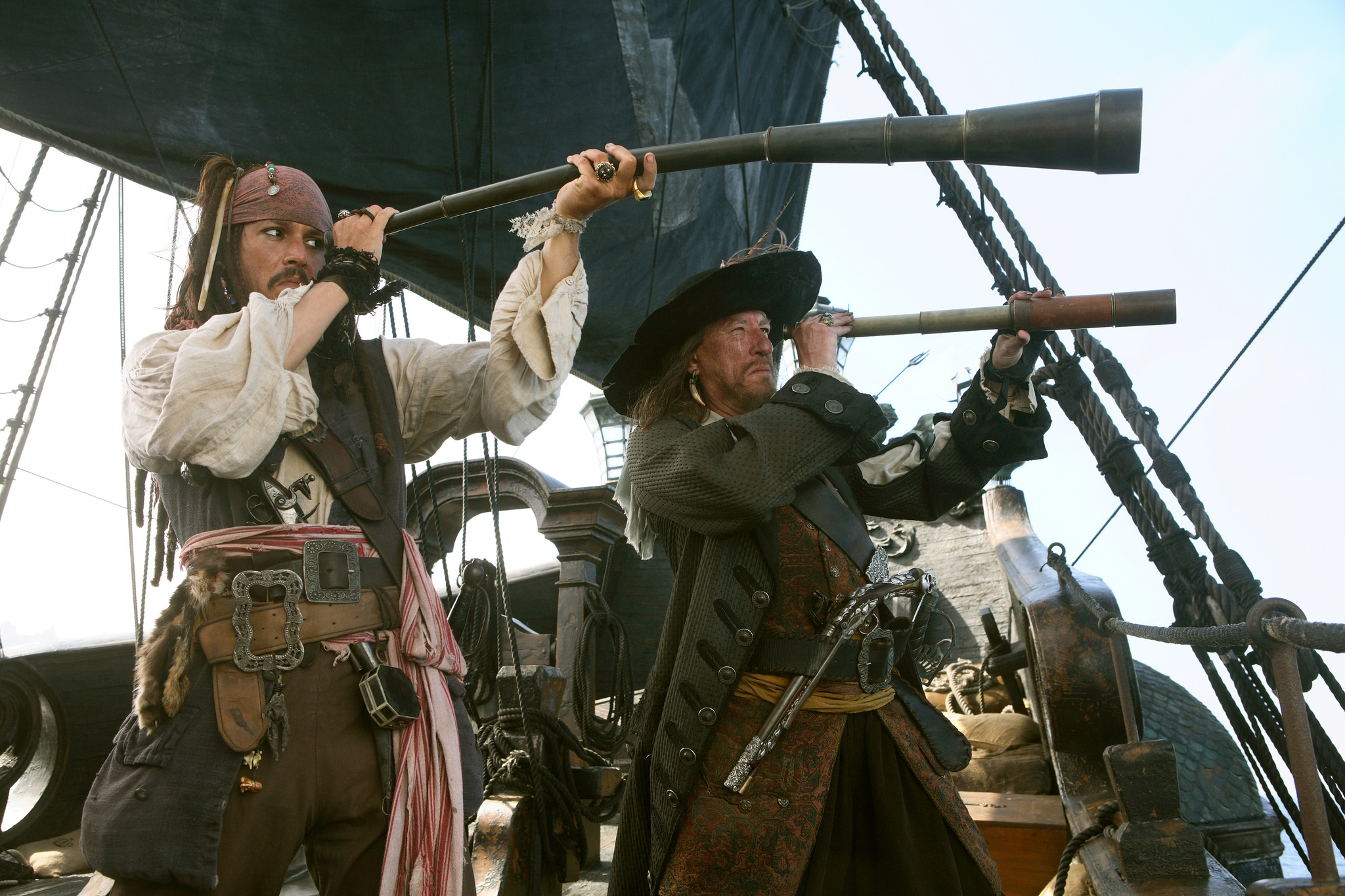 Still of Johnny Depp and Geoffrey Rush in Karibu piratai: pasaulio pakrasty (2007)