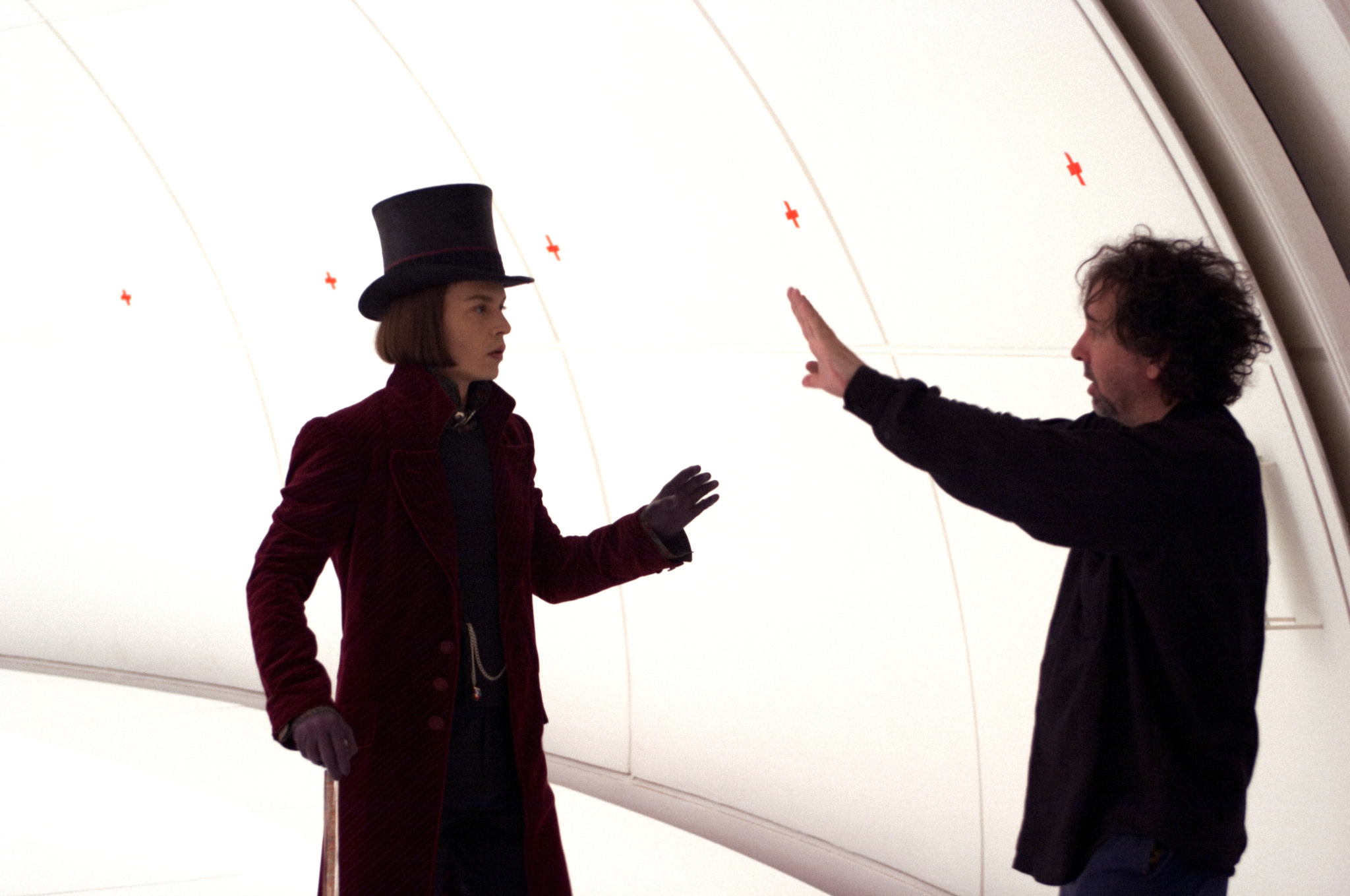 Still of Johnny Depp and Tim Burton in Carlis ir sokolado fabrikas (2005)