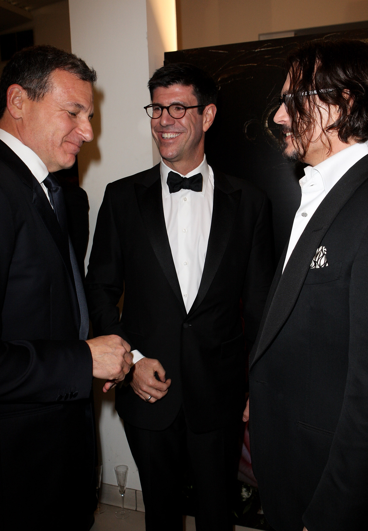 Johnny Depp, Robert A. Iger and Rich Ross at event of Alisa stebuklu salyje (2010)